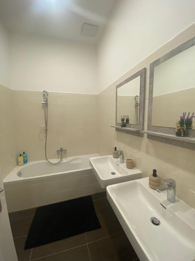 Home Sweet Home - Vienna Central Luaran gambar