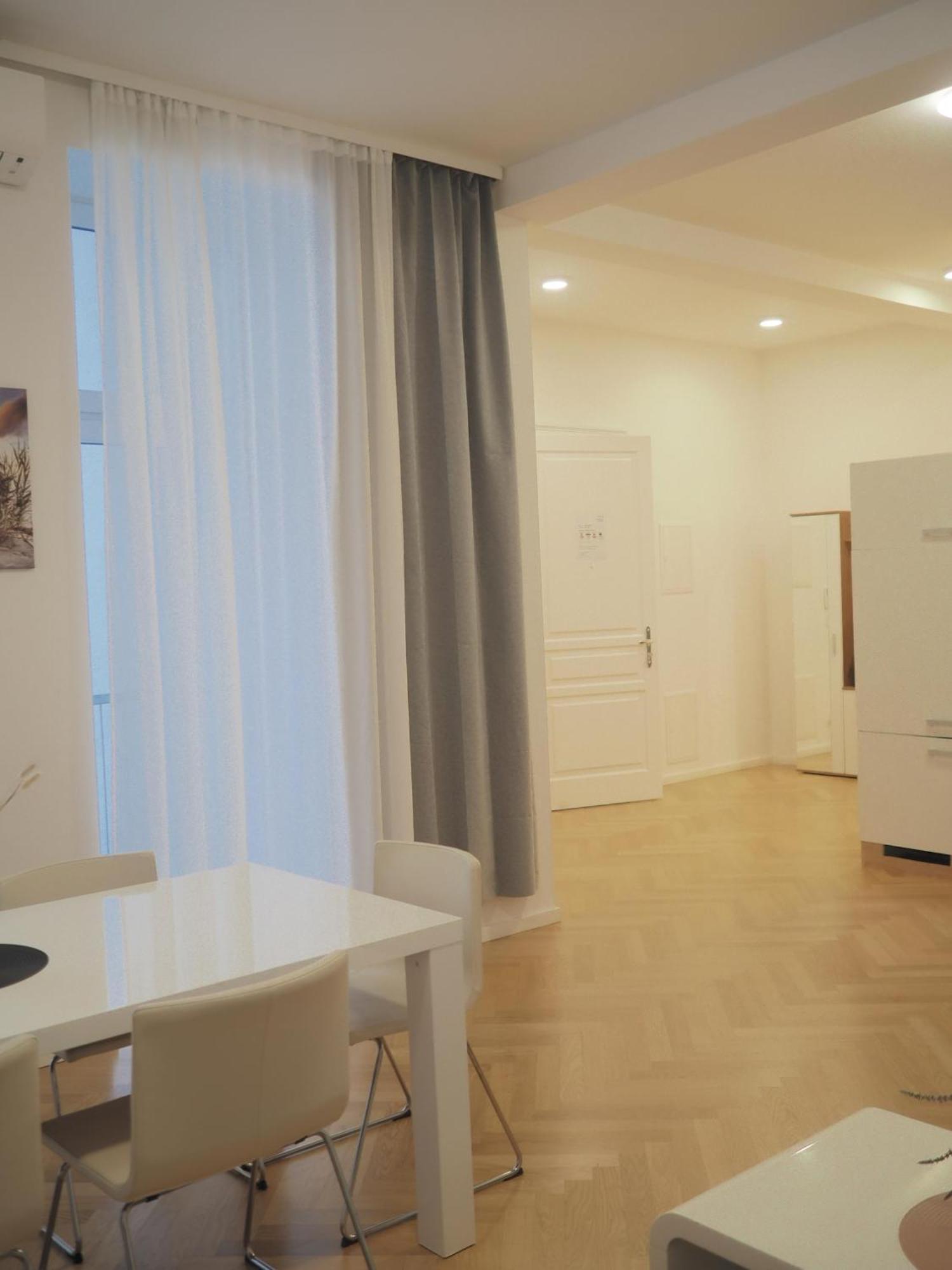 Home Sweet Home - Vienna Central Luaran gambar